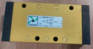 Spool type valves and solenoid valves